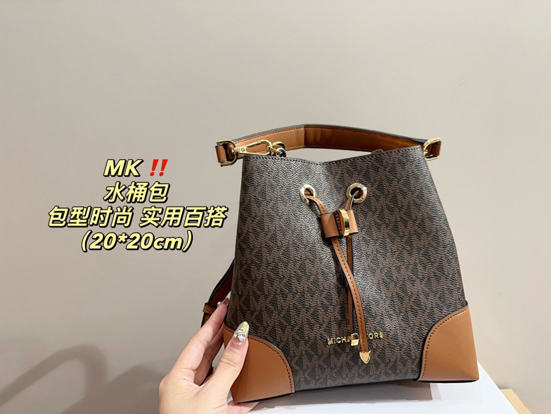 Michael Kors Bucket Bag