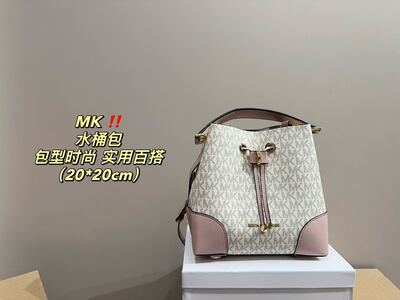 Michael Kors Bucket Bag