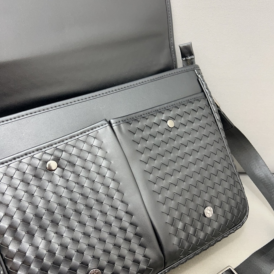 Bottega Veneta Intrecciato Shoulder Bag view