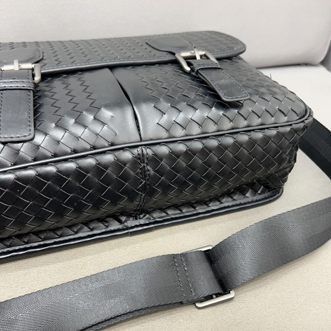 Bottega Veneta Intrecciato Shoulder Bag view