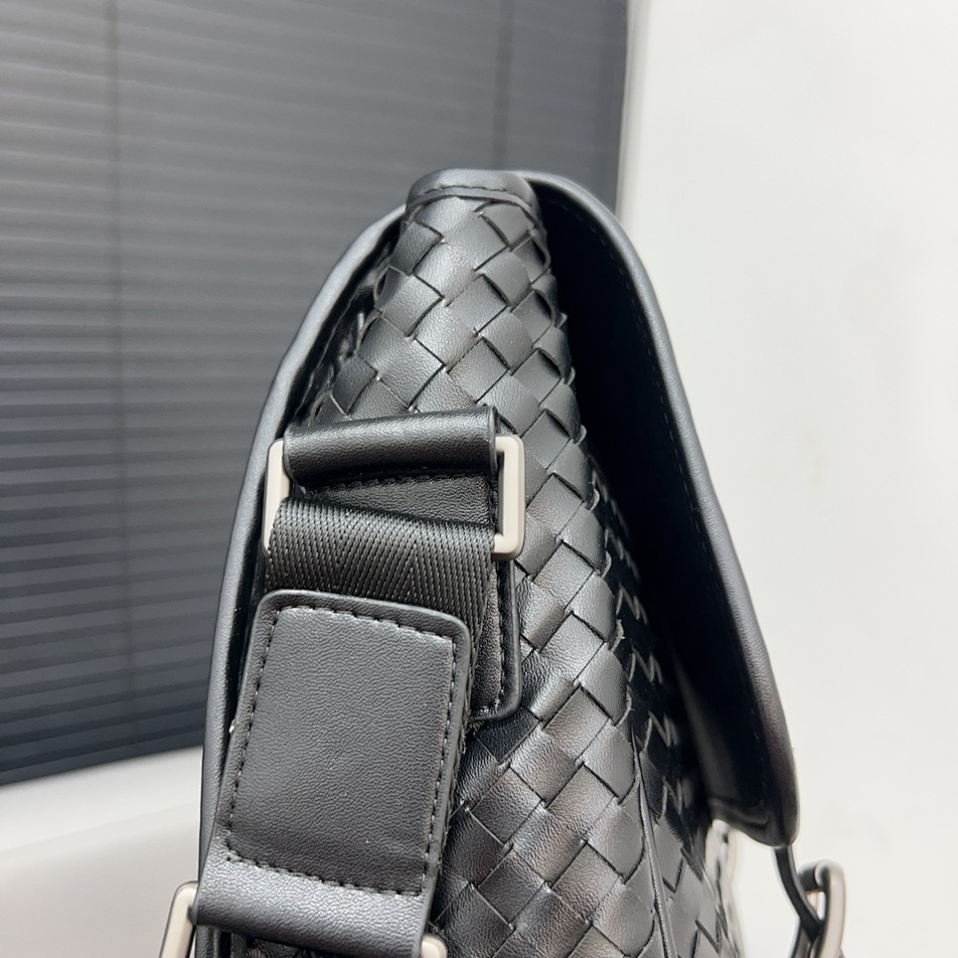Bottega Veneta Intrecciato Shoulder Bag view