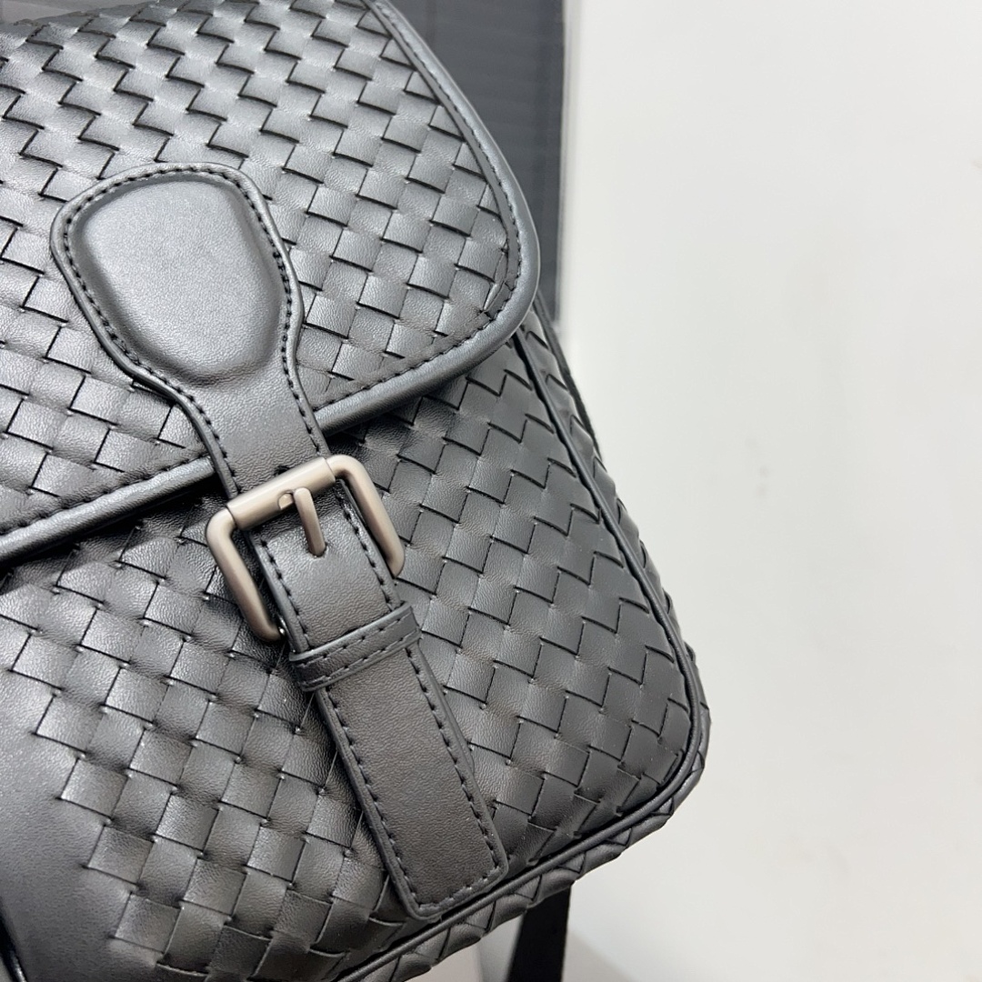 Bottega Veneta Intrecciato Shoulder Bag view
