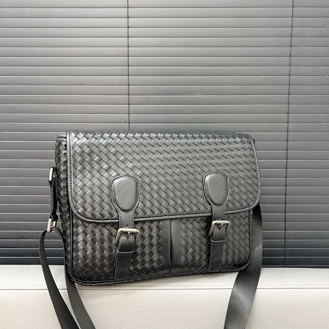 Bottega Veneta Intrecciato Shoulder Bag view
