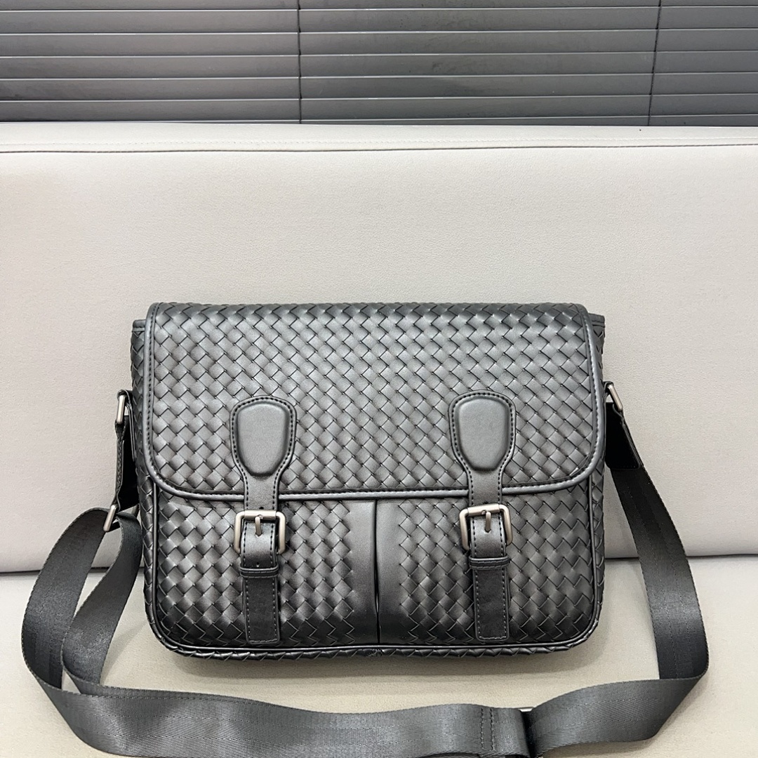 Bottega Veneta Intrecciato Shoulder Bag view