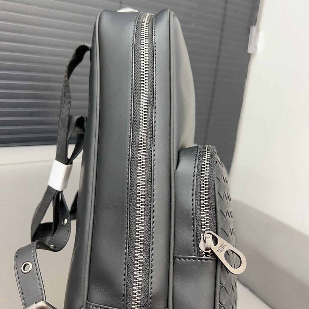 Bottega Veneta Cassette Shoulder Bag view
