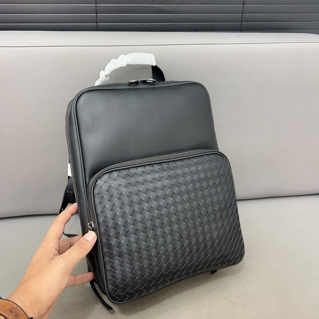 Bottega Veneta Cassette Shoulder Bag view