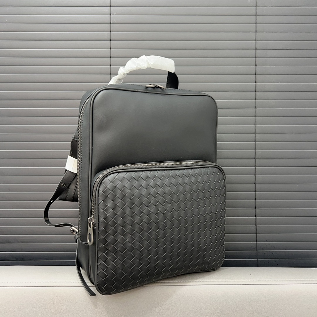 Bottega Veneta Cassette Shoulder Bag view
