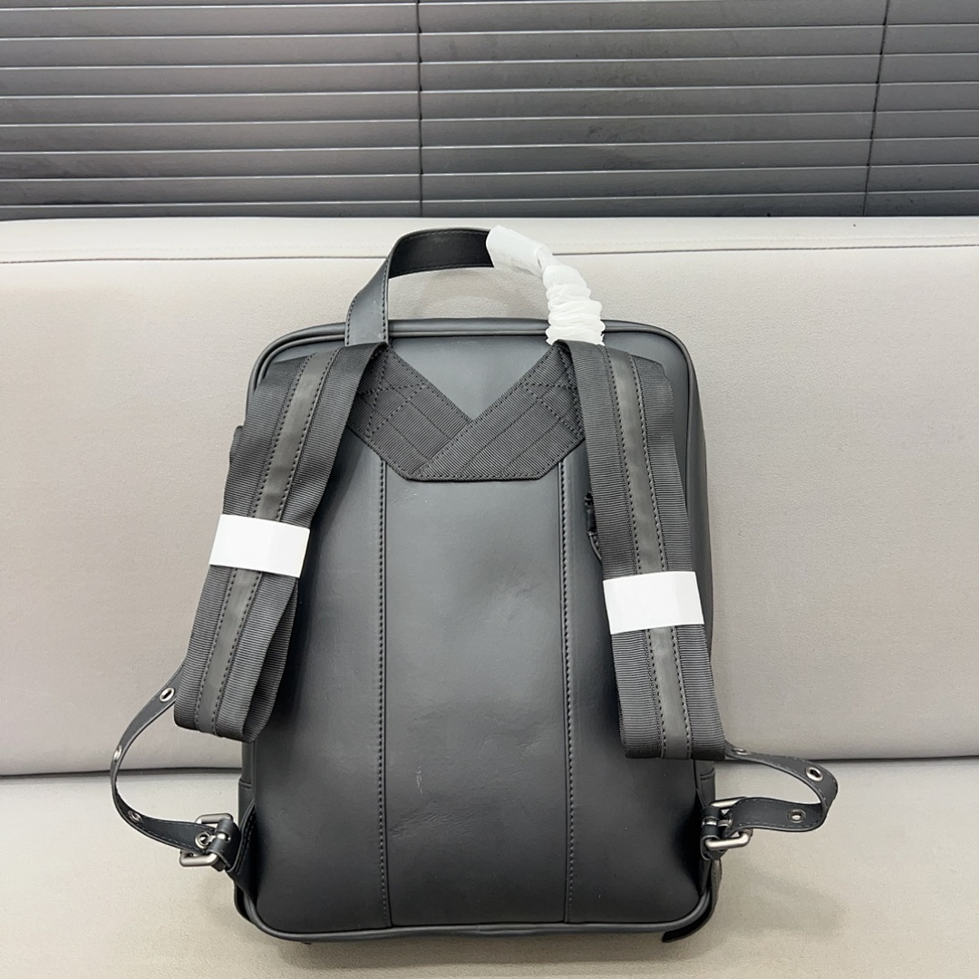 Bottega Veneta Cassette Shoulder Bag view