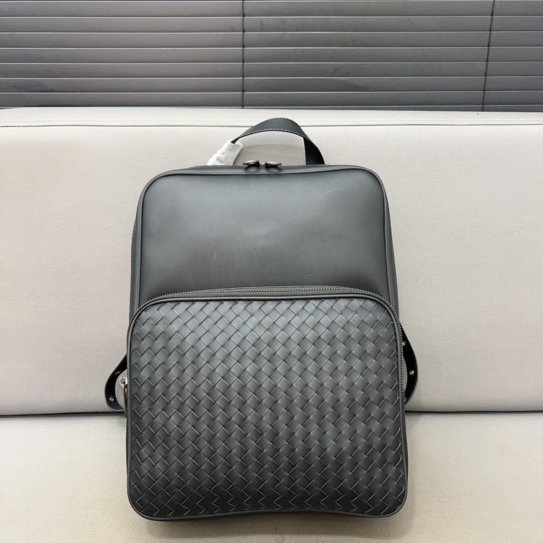 Bottega Veneta Cassette Shoulder Bag view