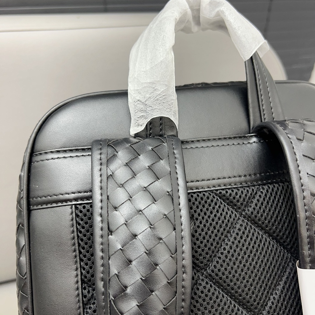 Bottega Veneta Intrecciato Pouch Bag view
