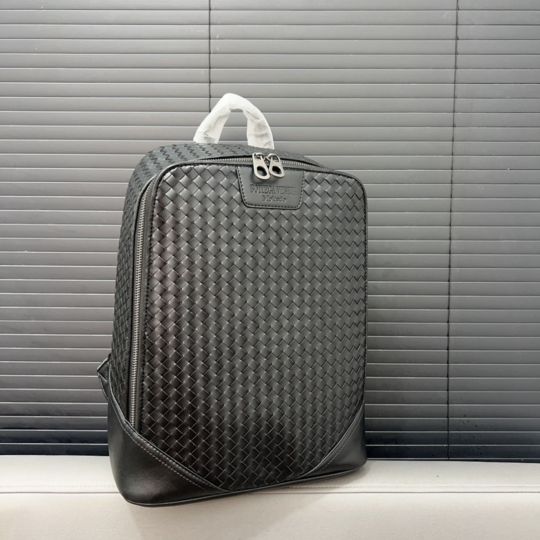 Bottega Veneta Intrecciato Pouch Bag view