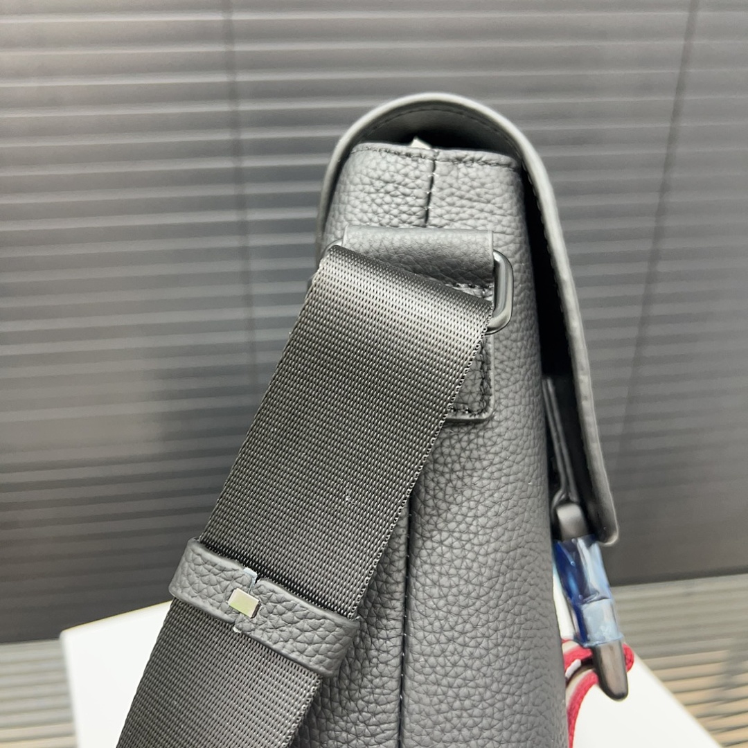 Balenciaga Shoulder Bag view