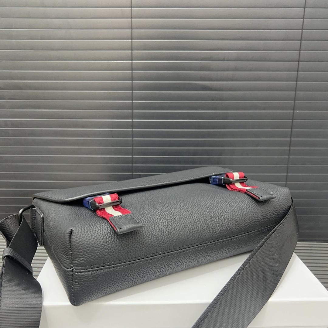 Balenciaga Shoulder Bag view