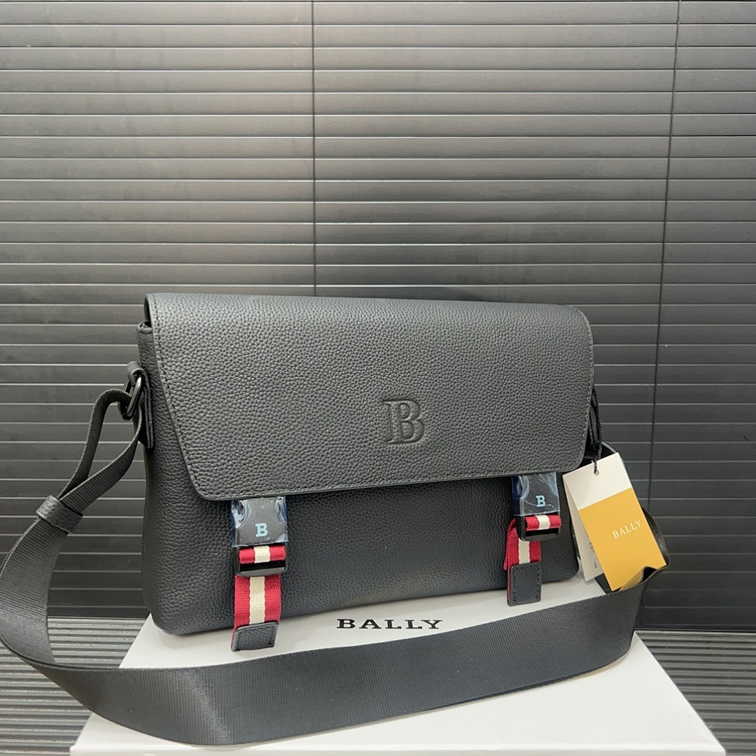 Balenciaga Shoulder Bag view