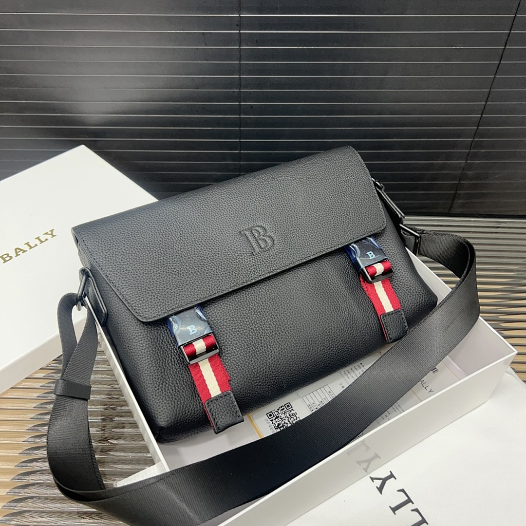 Balenciaga Shoulder Bag view