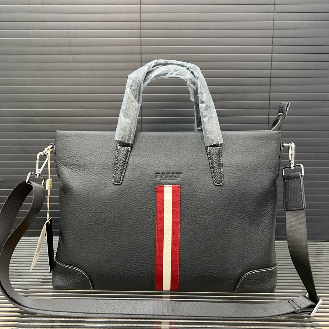 Balenciaga Shoulder Bag view