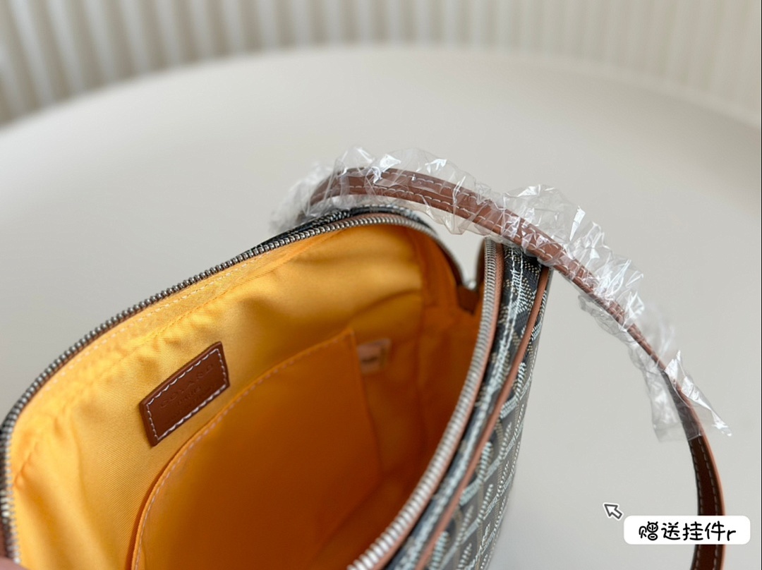 Goyard Saint Louis Tote view