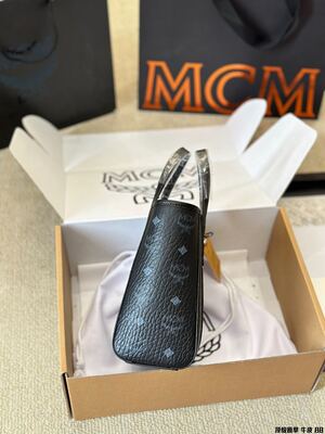MCM Visetos Tote view 4