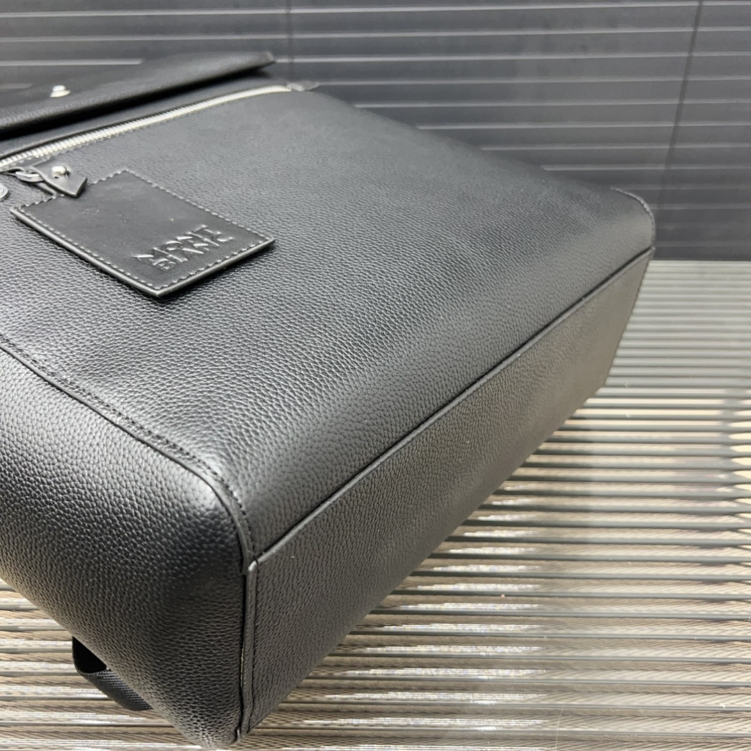 Montblanc Clutch view
