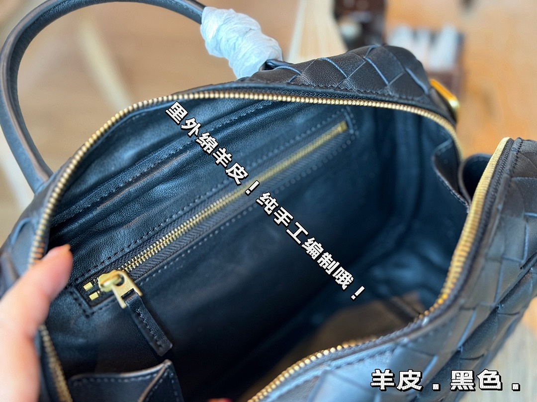 Bottega Veneta Intrecciato Bag view