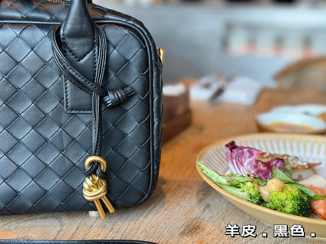 Bottega Veneta Intrecciato Bag view