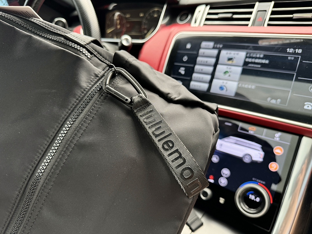 Lululemon Everywhere Bag view