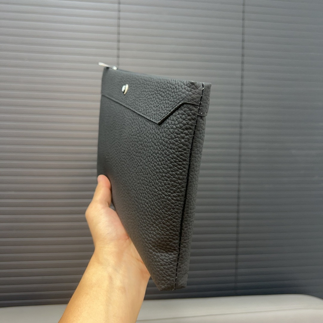 Montblanc Leather Pouch view