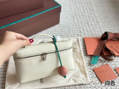 Hermès Evelyne Bag view 1