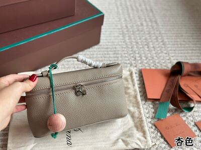 Hermès Evelyne Bag view 4