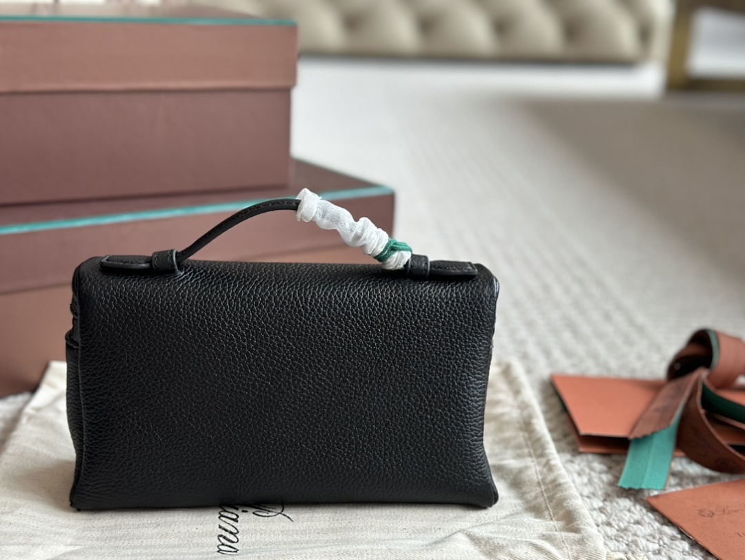 Hermès Evelyne Bag view