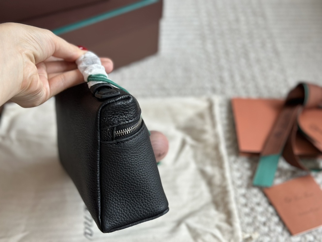 Hermès Evelyne Bag view