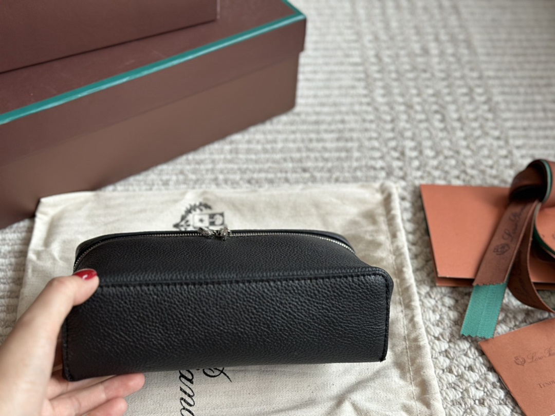 Hermès Evelyne Bag view