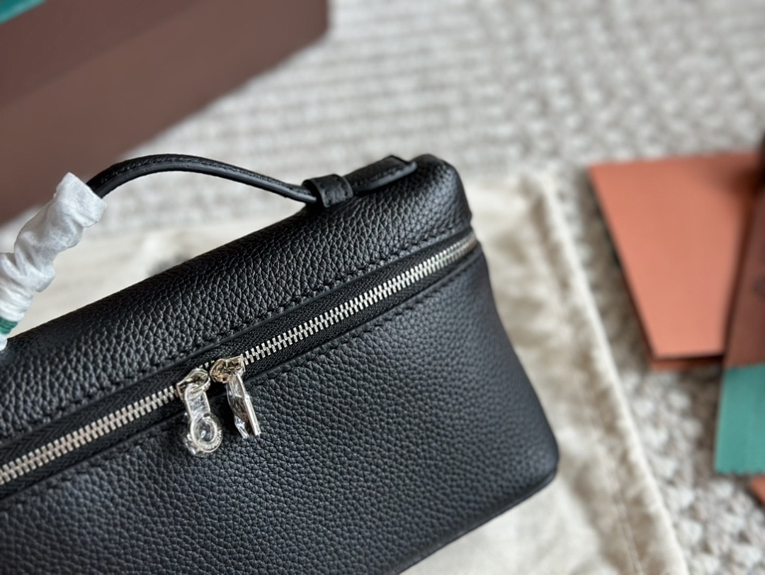 Hermès Evelyne Bag view
