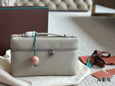Hermès Evelyne Bag view 2