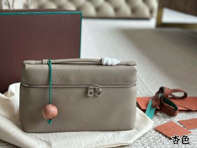 Hermès Evelyne Bag view 3