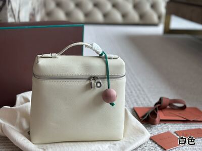 Hermès Evelyne Bag view 1