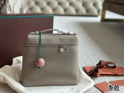 Hermès Evelyne Bag view 4