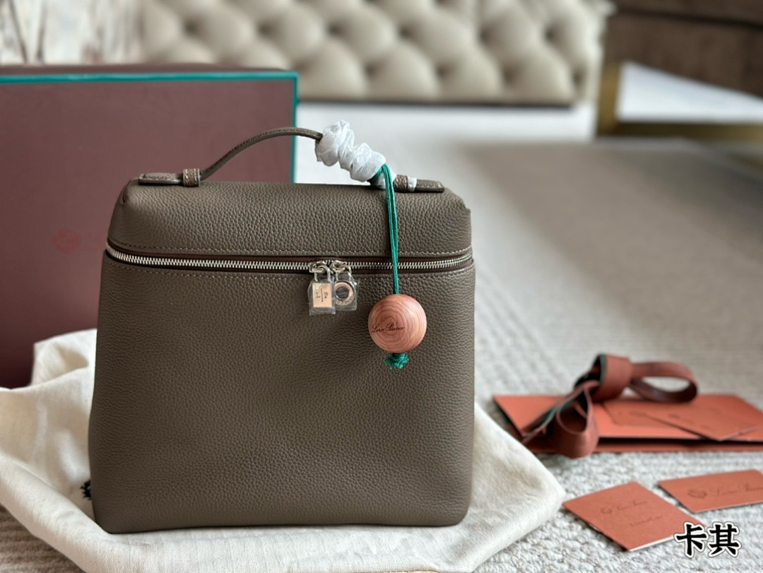 Hermès Evelyne Bag view