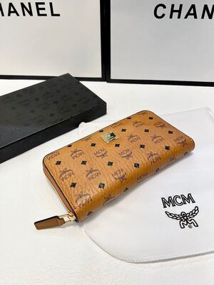 MCM Wallet view 9