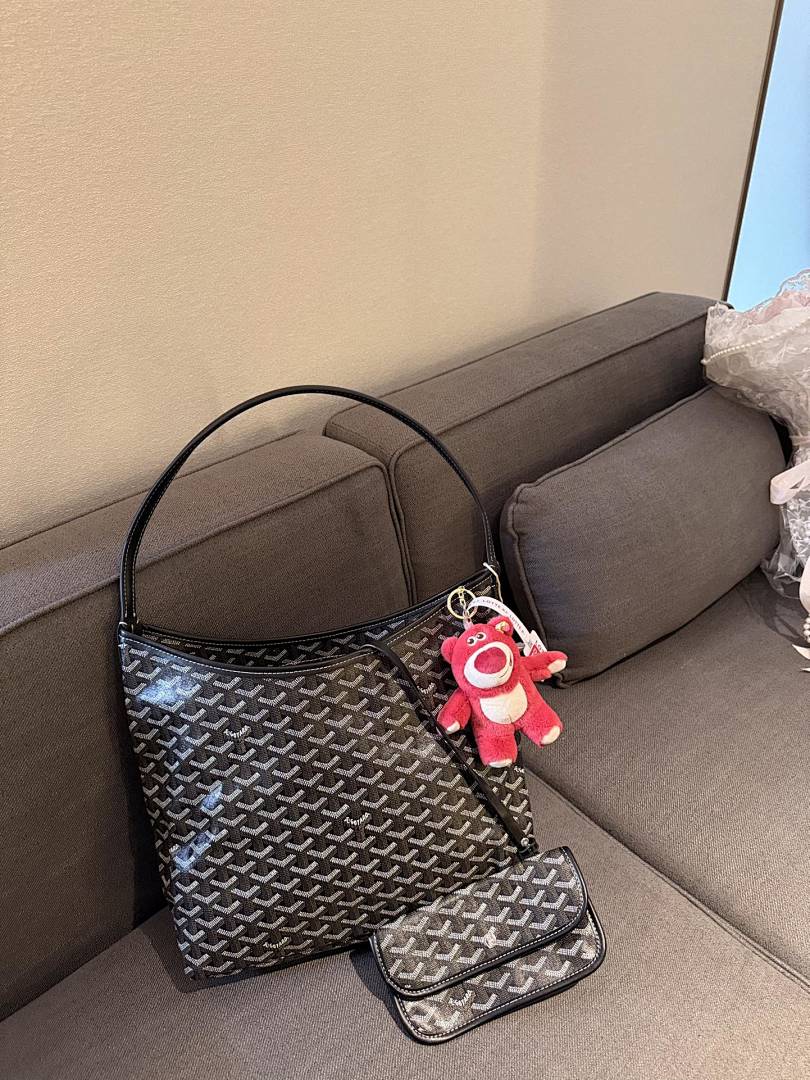 Goyard Shoulder Bag view