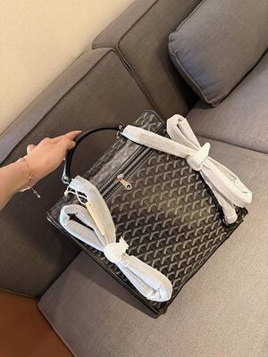 Goyard Saint Louis Tote view 3