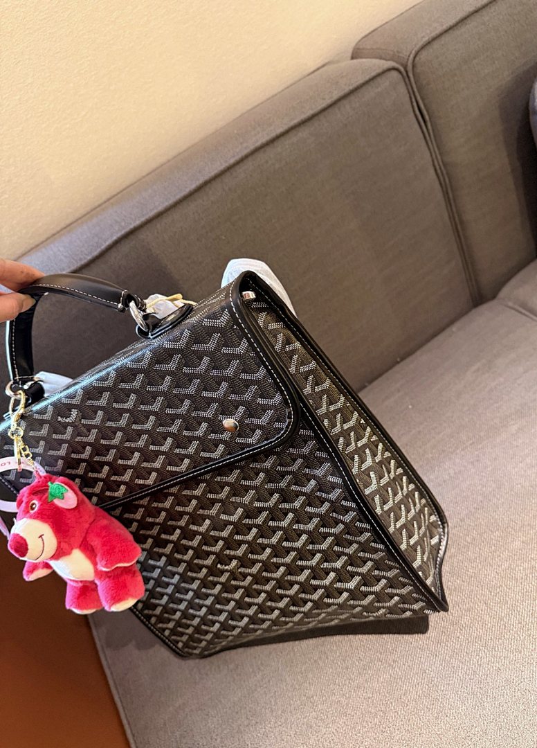 Goyard Saint Louis Tote view