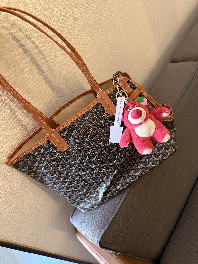 Goyard Saint Louis Tote view