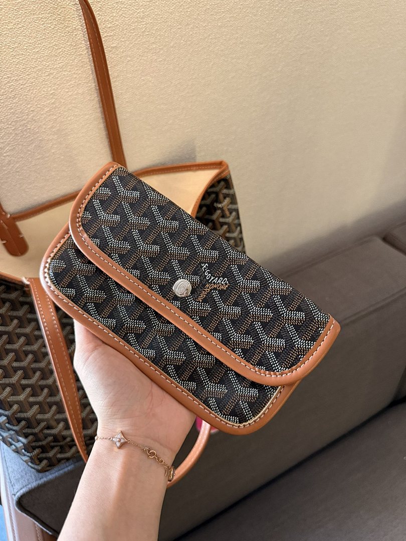 Goyard Saint Louis Tote view