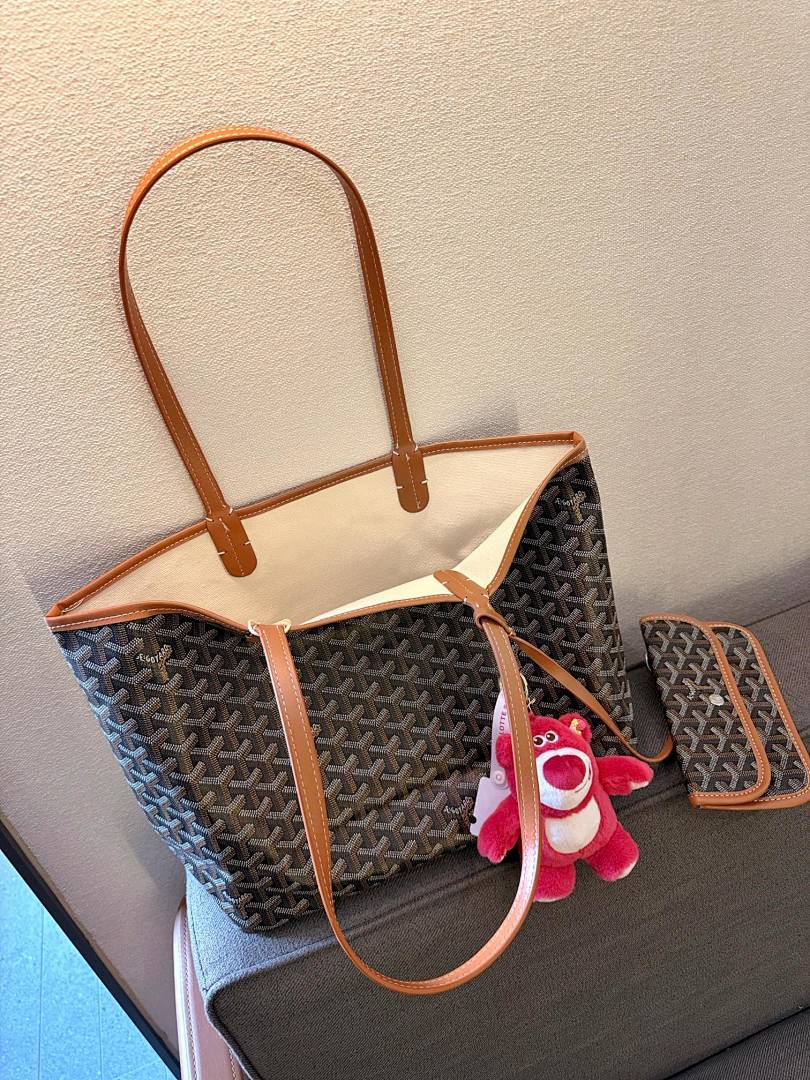 Goyard Saint Louis Tote view