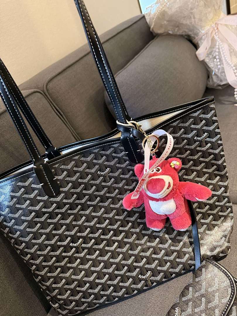 Goyard Saint Louis Tote view