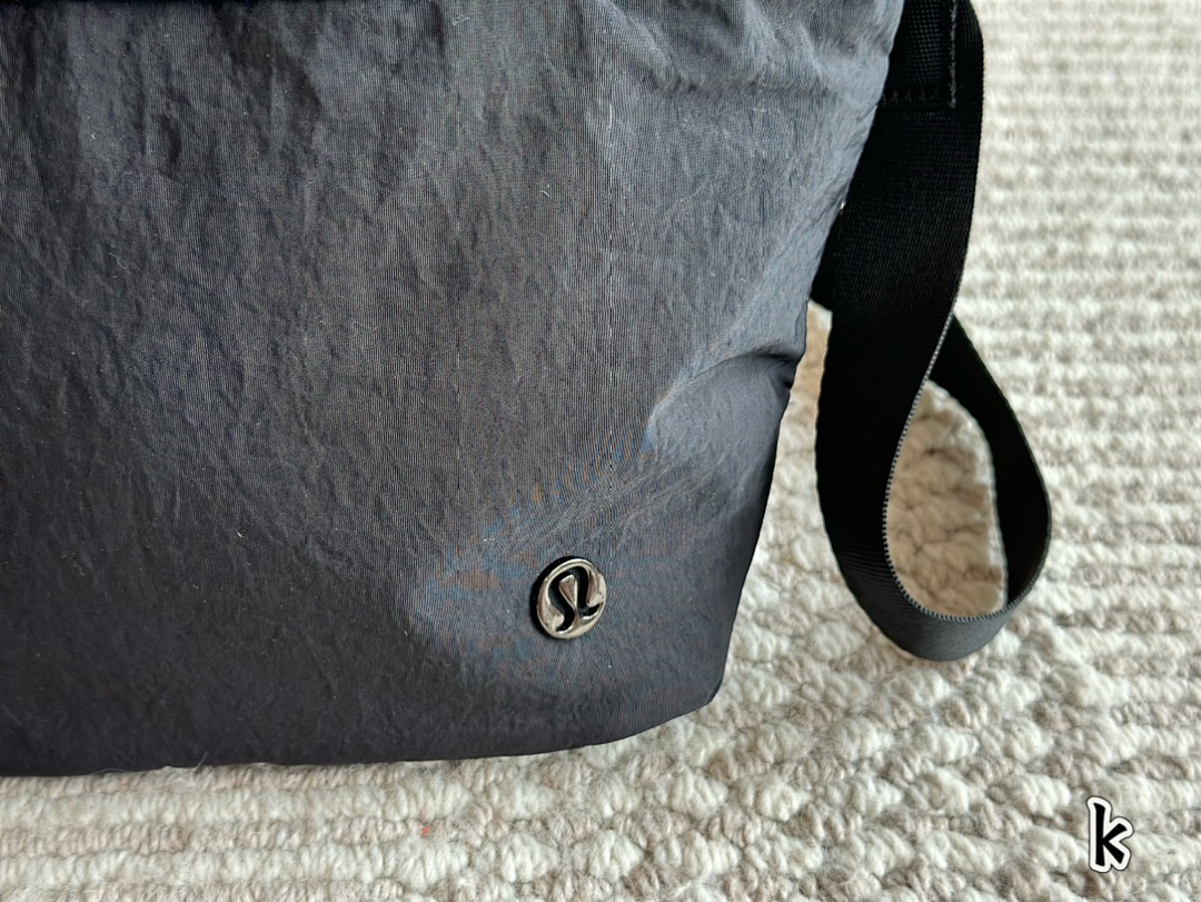 Lululemon Bucket Bag view