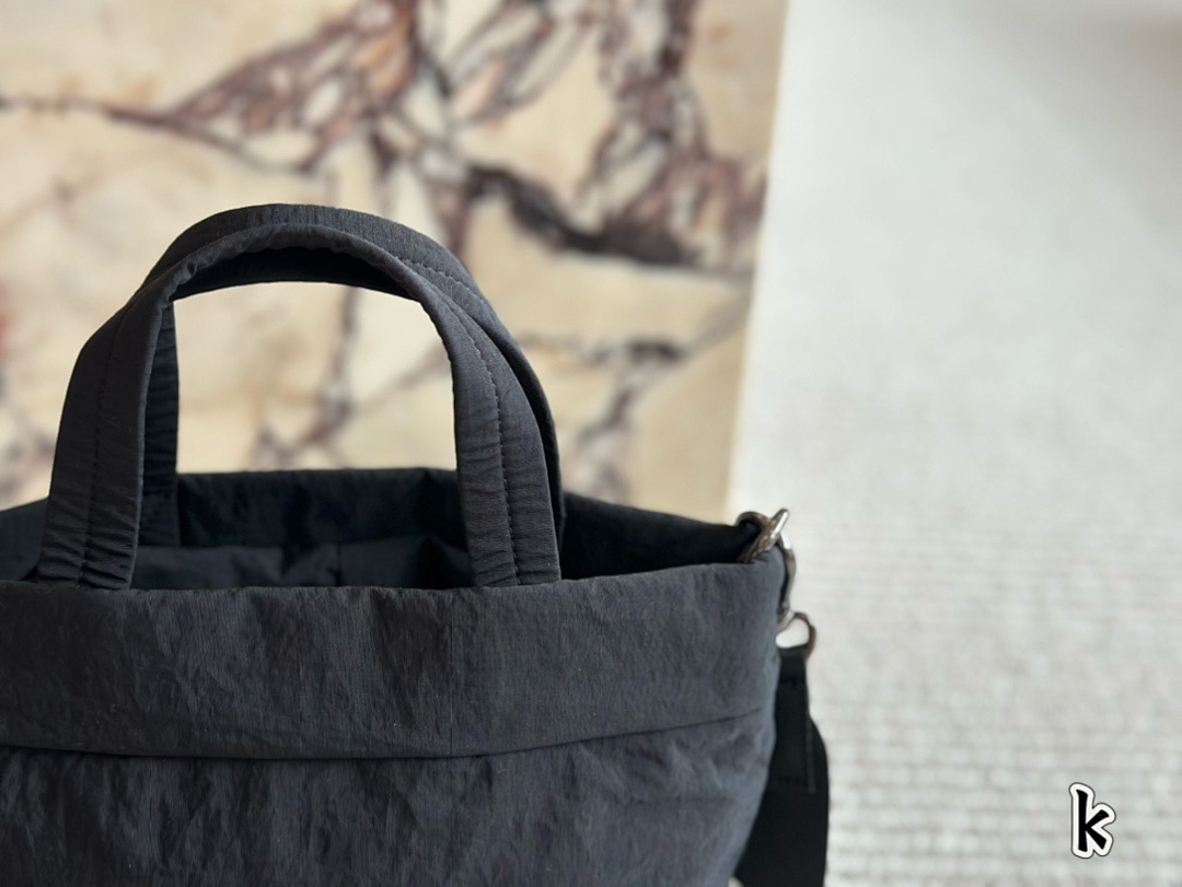 Lululemon Bucket Bag view