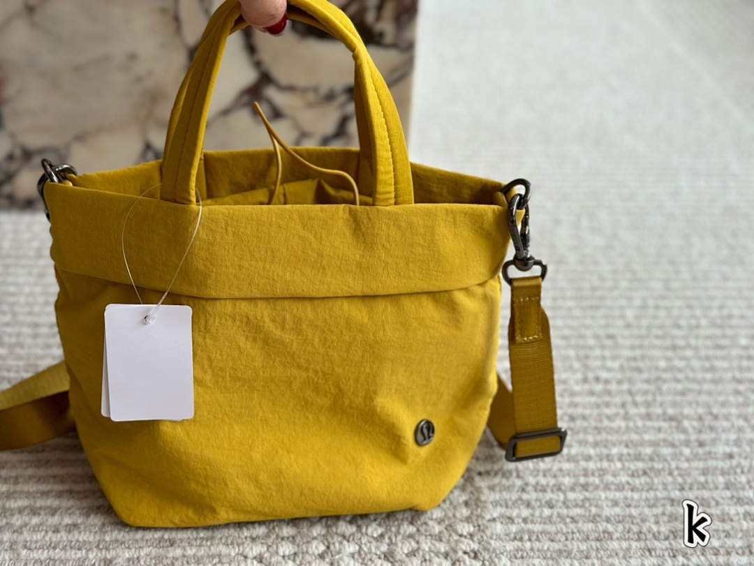 Lululemon Bucket Bag view