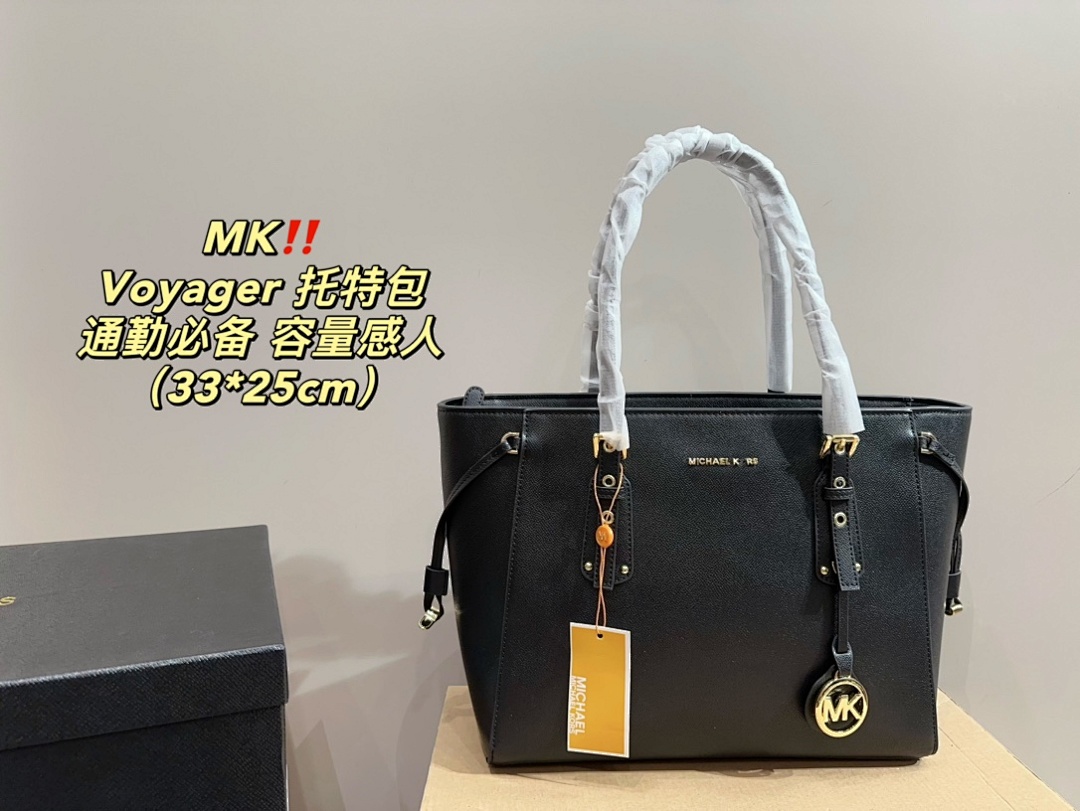 Michael Kors Voyager Tote